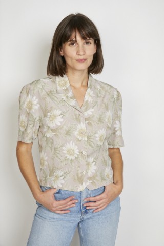 Camisa vintage beige con margaritas