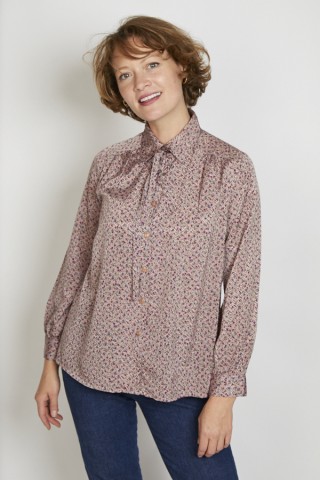 Camisa vintage rosa palo con florecillas