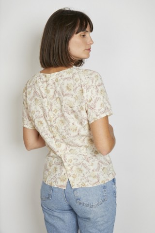 Camisa vintage beige con flores y hojas lilas