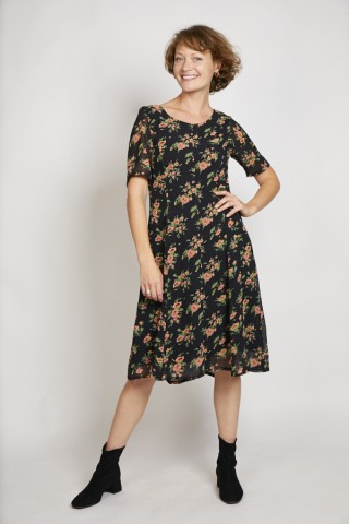 Vestido vintage negro con flores rosas