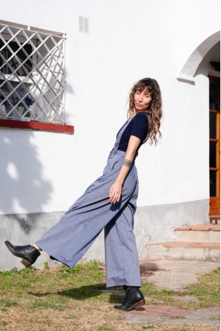 Pantalón palazzo azul con rayas finas azul marino y tirantes- Ropa SusiSweetdress