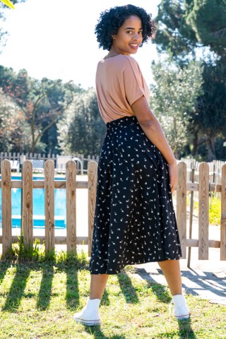 Falda maxi larga negra con florecitas blancas con bolsillos- Ropa mujer SusiSweetdress