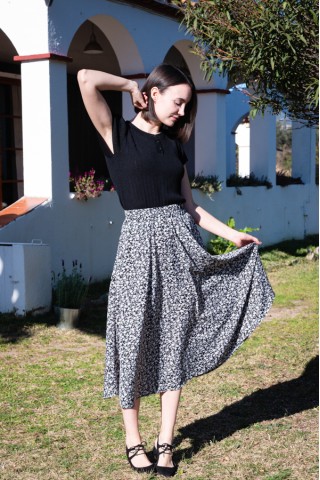 Falda maxi larga negra con flores blancas con bolsillos- Ropa mujer SusiSweetdress