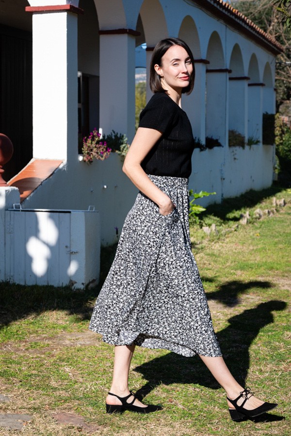 Falda maxi larga negra con flores blancas con bolsillos- Ropa mujer SusiSweetdress