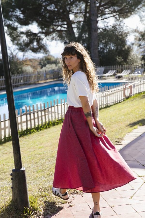 Falda maxi larga roja con rayas finas blancas con bolsillos- Ropa mujer SusiSweetdress