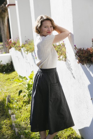 Falda negra con rayitas finas blancas y bolsillos delanteros- Ropa mujer SusiSweetdress