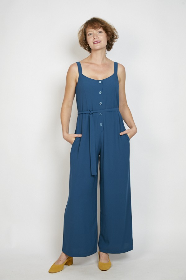Pantalón palazzo blanco con rayas azules con tirantes Pantalón palazzo blanco con rayas azules con tirantes