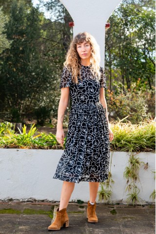 Vestido vintage negro con flores blancas - Ropa mujer vintage SusiSweetdress