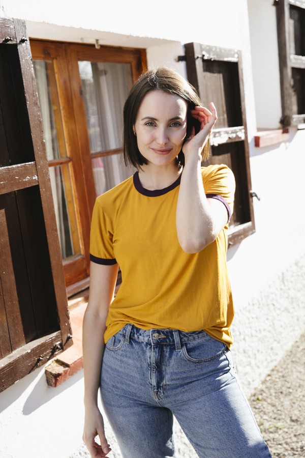 Camiseta SusiSweetdress ocre con bordes lila oscuro - Ropa mujer SusiSweetdress