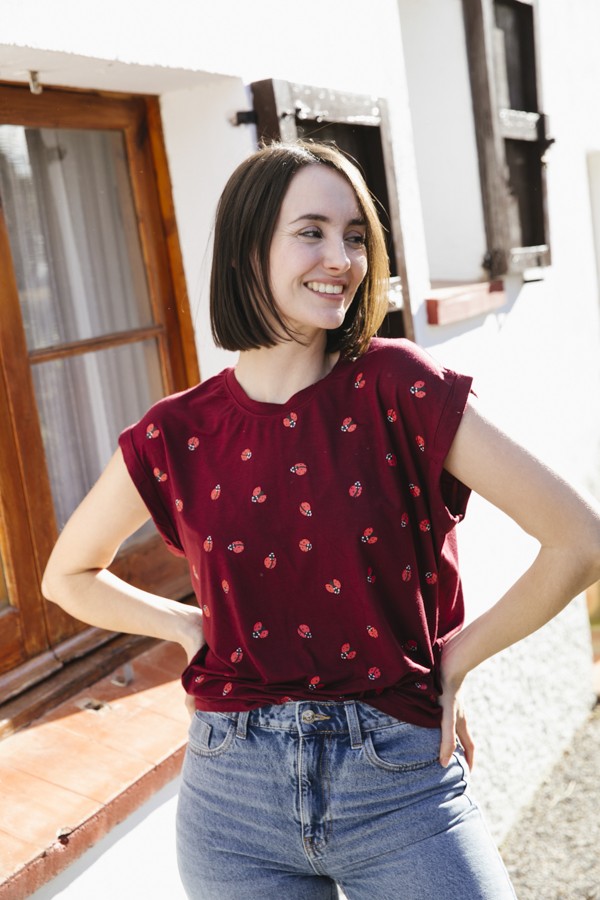 Camiseta SusiSweetdress granate con mariquitas rojas- Ropa mujer SusiSweetdress