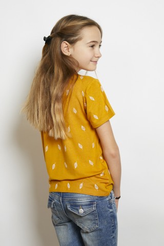 Camiseta ocre con hojas blancas- Ropa infantil SusiSweetdress