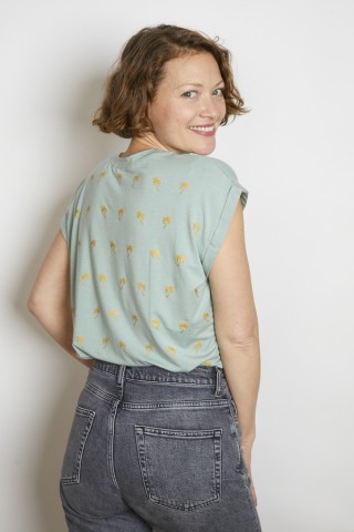 Camiseta SusiSweetdress verde pastel con palmeras doradas- Ropa mujer SusiSweetdress