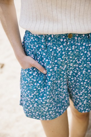 Shorts color azul con margaritas blancas y rosas- Ropa mujer SusiSweetdress