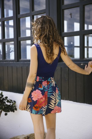 Shorts color azul con flores tropicales a colores- Ropa mujer SusiSweetdress
