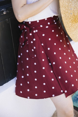 Falda mini cruzada granate con lunares blancos- Ropa mujer SusiSweetdress