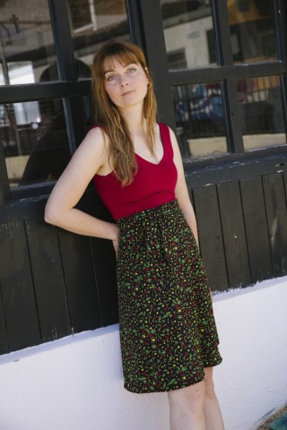 Falda midi cruzada negra con florecitas amarillas y rojas- Ropa mujer SusiSweetdress
