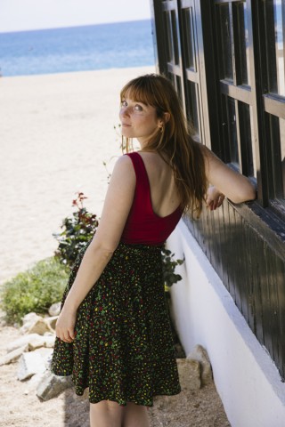 Falda midi cruzada negra con florecitas amarillas y rojas- Ropa mujer SusiSweetdress
