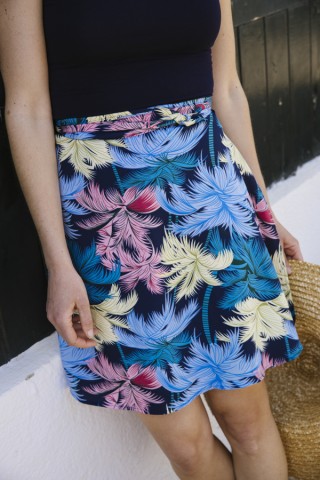 Falda mini cruzada azul con flores tropicales a colores- Ropa mujer SusiSweetdress