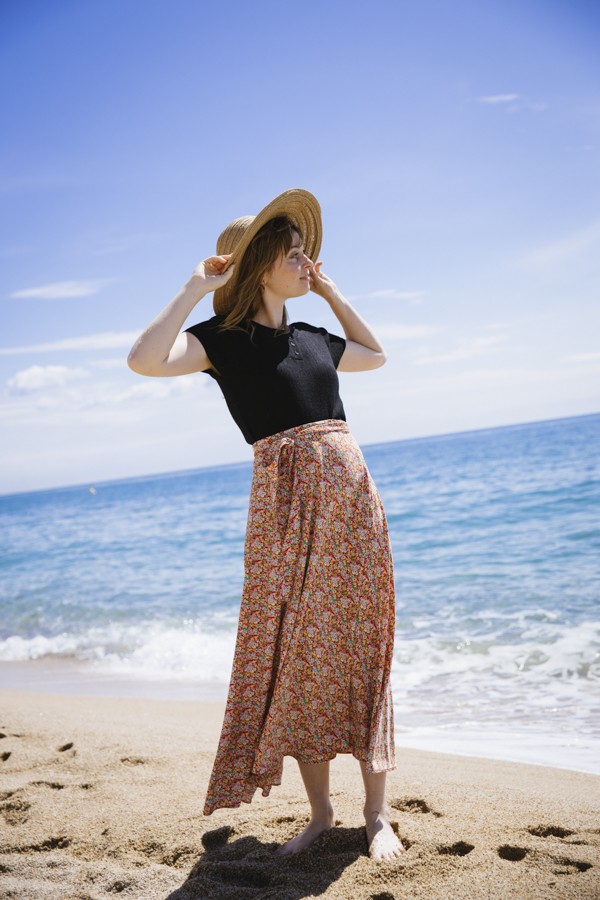 Falda maxi larga cruzada roja con florecitas de colores- Ropa mujer SusiSweetdress