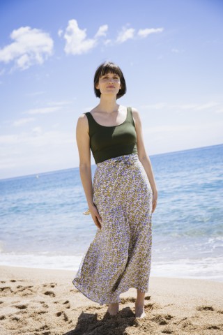 Falda maxi larga cruzada blanca con florecitas amarillas y lilas- Ropa mujer SusiSweetdress