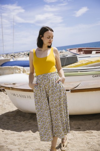Falda maxi larga blanca con florecitas amarillas y lilas con bolsillos- Ropa mujer SusiSweetdress