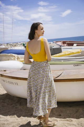Falda maxi larga blanca con florecitas amarillas y lilas con bolsillos- Ropa mujer SusiSweetdress