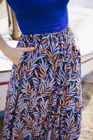 Falda maxi larga azul con hojas naranjas y azules con bolsillos- Ropa mujer SusiSweetdress