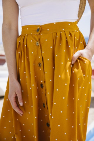 Falda midi ocre con topos blancos y botones delanteros- Ropa mujer SusiSweetdress