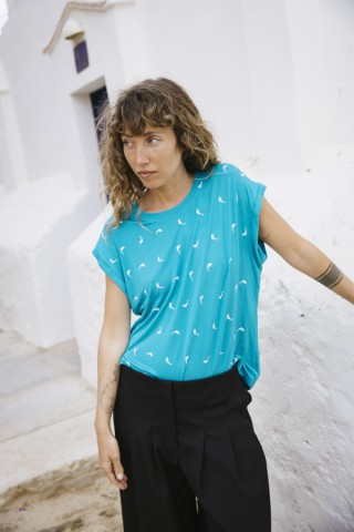 Camiseta SusiSweetdress azul con delfines blancos- Ropa mujer SusiSweetdress