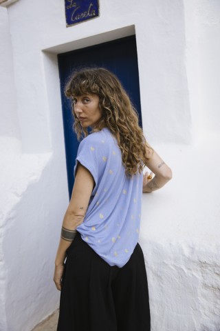 Camiseta SusiSweetdress azul pastel con barcos dorados- Ropa mujer SusiSweetdress