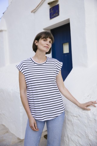 Camiseta SusiSweetdress blanca con rayas azul marino- Ropa mujer SusiSweetdress