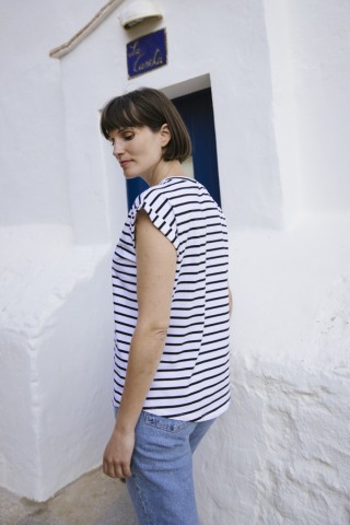 Camiseta SusiSweetdress blanca con rayas azul marino- Ropa mujer SusiSweetdress