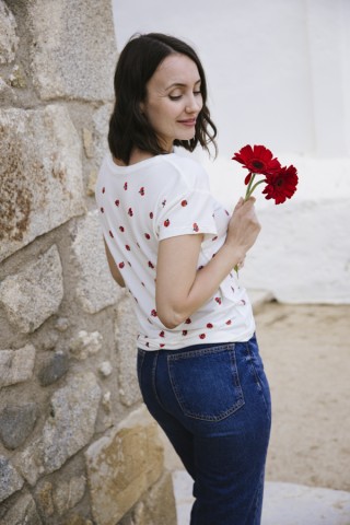 Camiseta SusiSweetdress blanca con mariquitas rojas- Ropa mujer SusiSweetdress