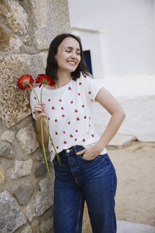 Camiseta SusiSweetdress blanca con mariquitas rojas- Ropa mujer SusiSweetdress