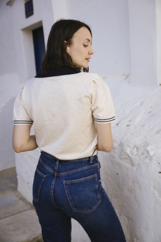 Polo beis con cuello azul marino- Ropa SusiSweetdress