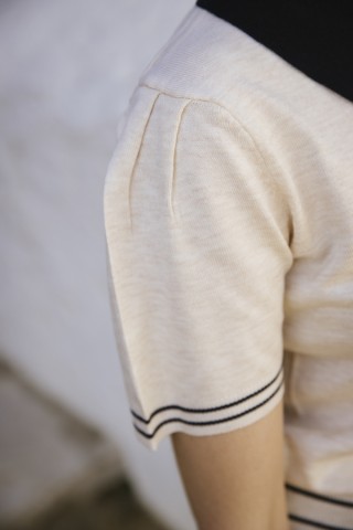 Polo beis con cuello azul marino- Ropa SusiSweetdress