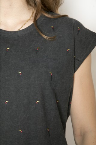 Camiseta SusiSweetdress gris oscuro con pelícanos- Ropa mujer SusiSweetdress