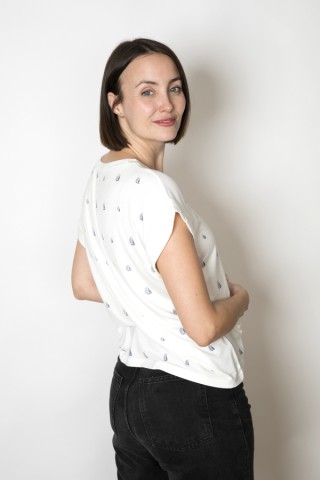 Camiseta SusiSweetdress blanca con barcos azules- Ropa mujer SusiSweetdress