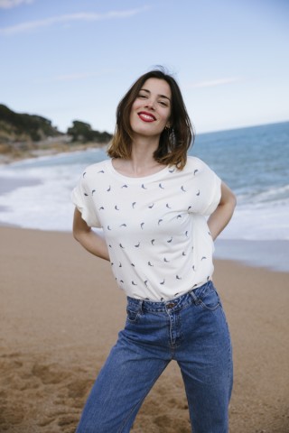 Camiseta SusiSweetdress blanca con delfines azules- Ropa mujer SusiSweetdress