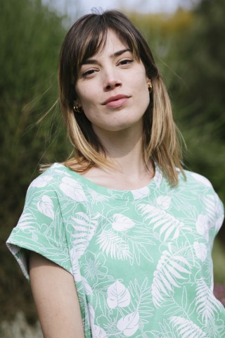 Camiseta SusiSweetdress verde hojas tropicales blancas- Ropa mujer SusiSweetdress