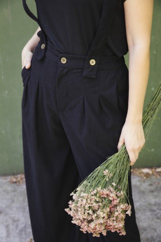 Pantalón palazzo de pana negro tirantes- Ropa SusiSweetdress