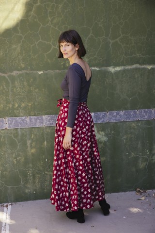 Falda maxi larga cruzada granate con flores beis- Ropa mujer SusiSweetdress