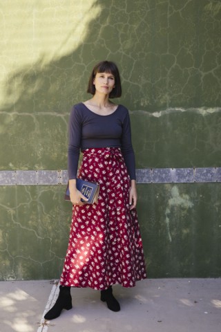 Falda maxi larga cruzada granate con flores beis- Ropa mujer SusiSweetdress