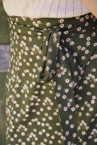 Falda maxi larga cruzada kaki con margaritas - Ropa mujer SusiSweetdress