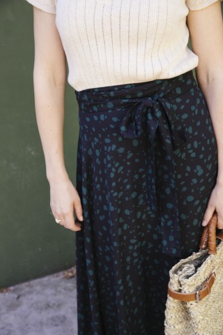 Falda maxi larga cruzada negra con manchas verdes- Ropa mujer SusiSweetdress