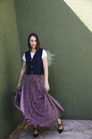 Falda maxi larga cruzada granate con flores pequeñas blancas- Ropa mujer SusiSweetdress