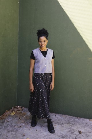 Falda maxi larga cruzada negra con flores blancas y naranjas- Ropa mujer SusiSweetdress