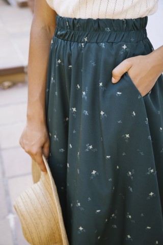 Falda maxi larga verde bosque con flores verde pastel con bolsillos- Ropa mujer SusiSweetdress