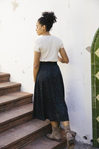 Falda maxi larga negra con manchas verdes con bolsillos- Ropa mujer SusiSweetdress