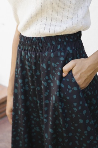 Falda maxi larga negra con manchas verdes con bolsillos- Ropa mujer SusiSweetdress